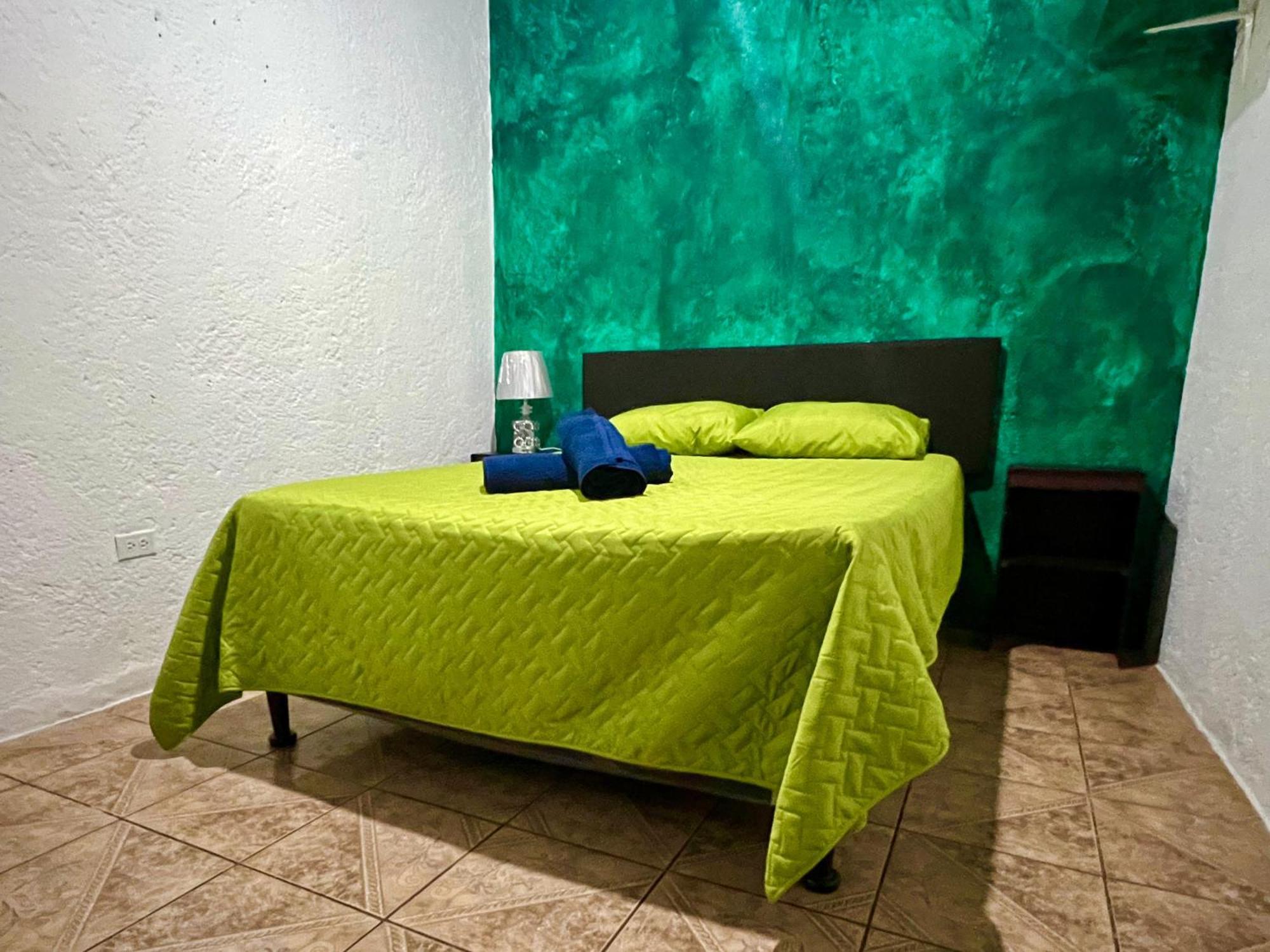 Wonderland Hostel Antigua Екстериор снимка