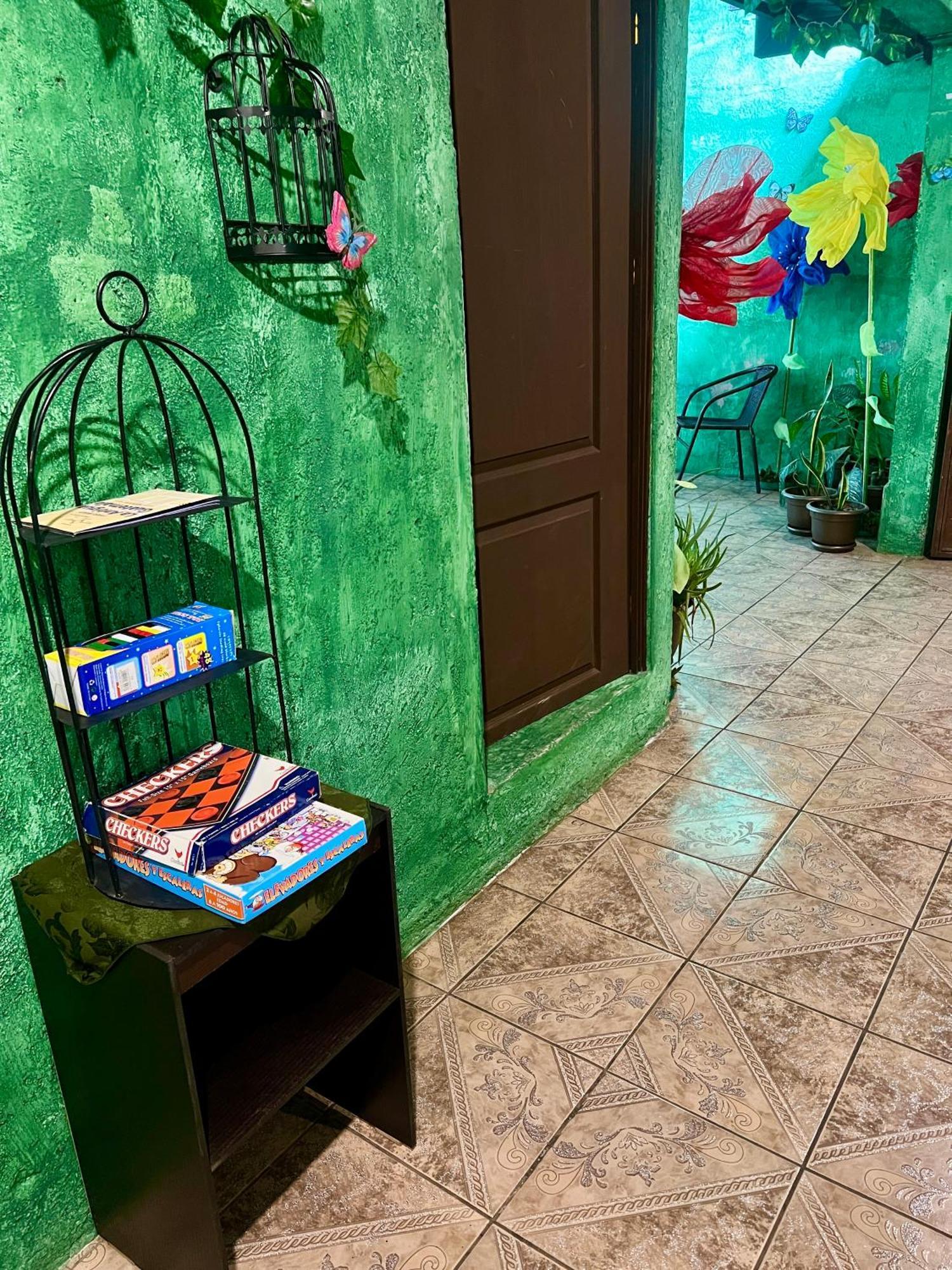 Wonderland Hostel Antigua Екстериор снимка